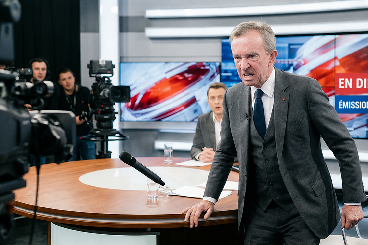 Bernard Arnault quitte le plateau de CNews